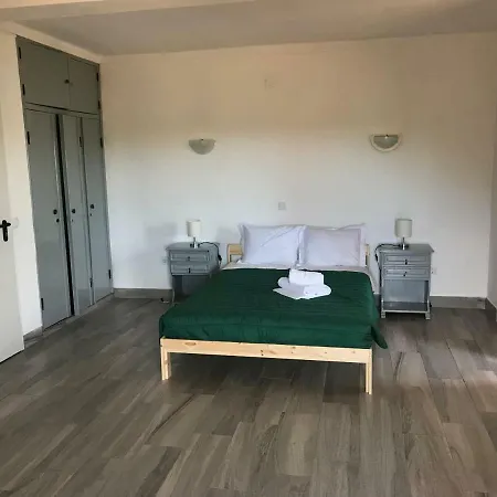 Hotel Suites & *